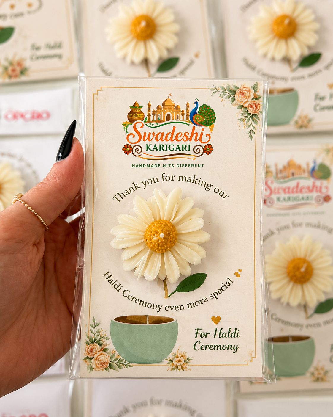 Bs5 - Daisy Candle With Customise Card — Handmade Candle by Swadeshi Karigari